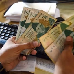 پرائیویٹ اسکولز کا بندش کے دوران بھی بھاری فیس وصول کرنے کا معاملہ